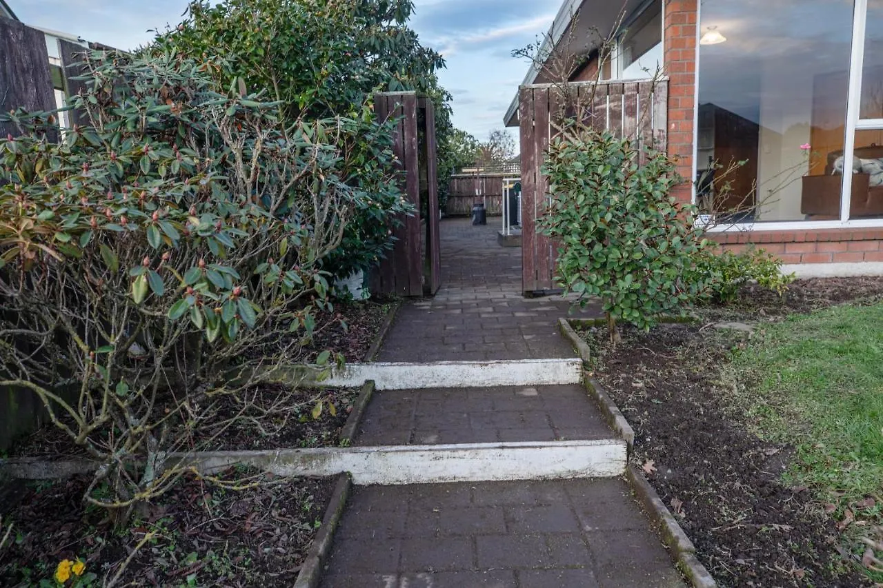 Convenient Westfield House 3Bedroom 2Bath Christchurch 0*,